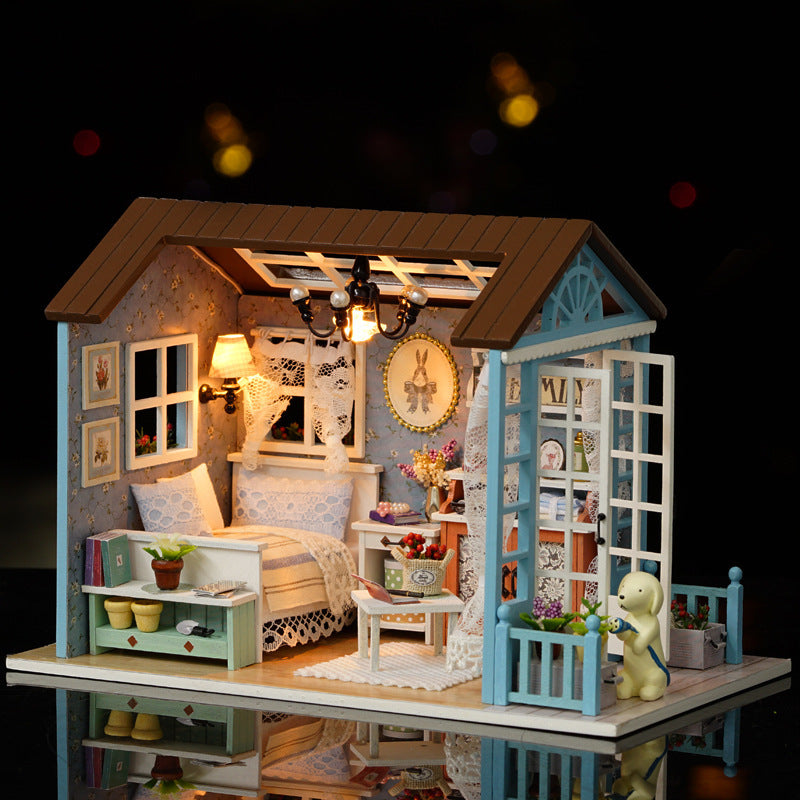 Holiday Memories Miniature House