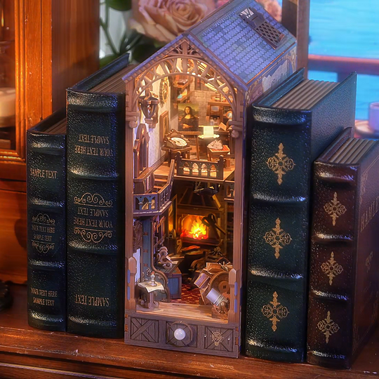 Da Vinci’s Fantasy Book Nook