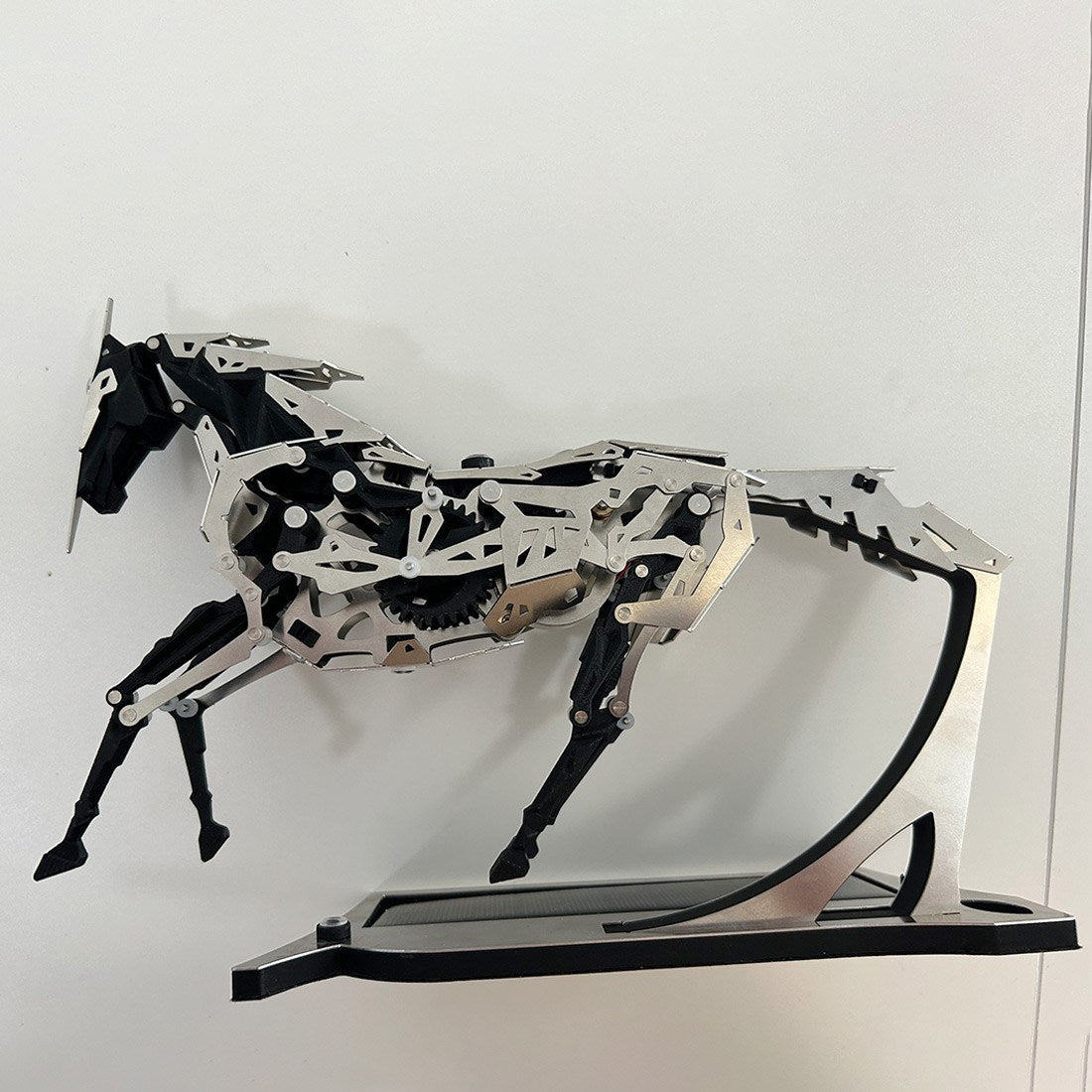 Mini Kinetic Running Black Horse Mechanical 3D Metal Puzzle