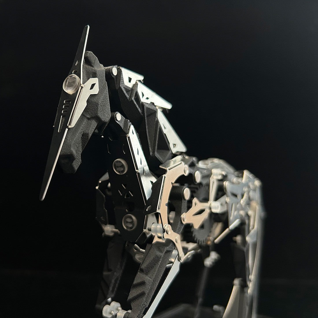 Mini Kinetic Running Black Horse Mechanical 3D Metal Puzzle