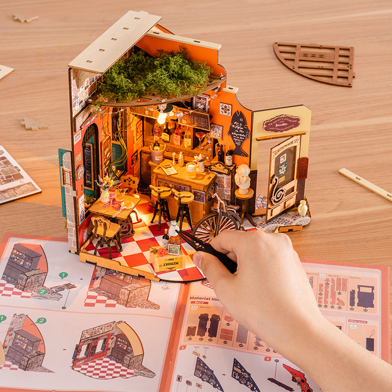 Cheers Bar & Dining DIY Miniature House