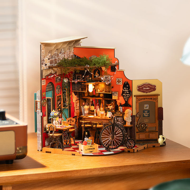 Cheers Bar & Dining DIY Miniature House