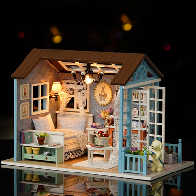 Holiday Memories Miniature House