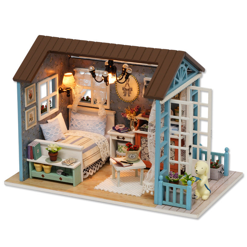 Holiday Memories Miniature House